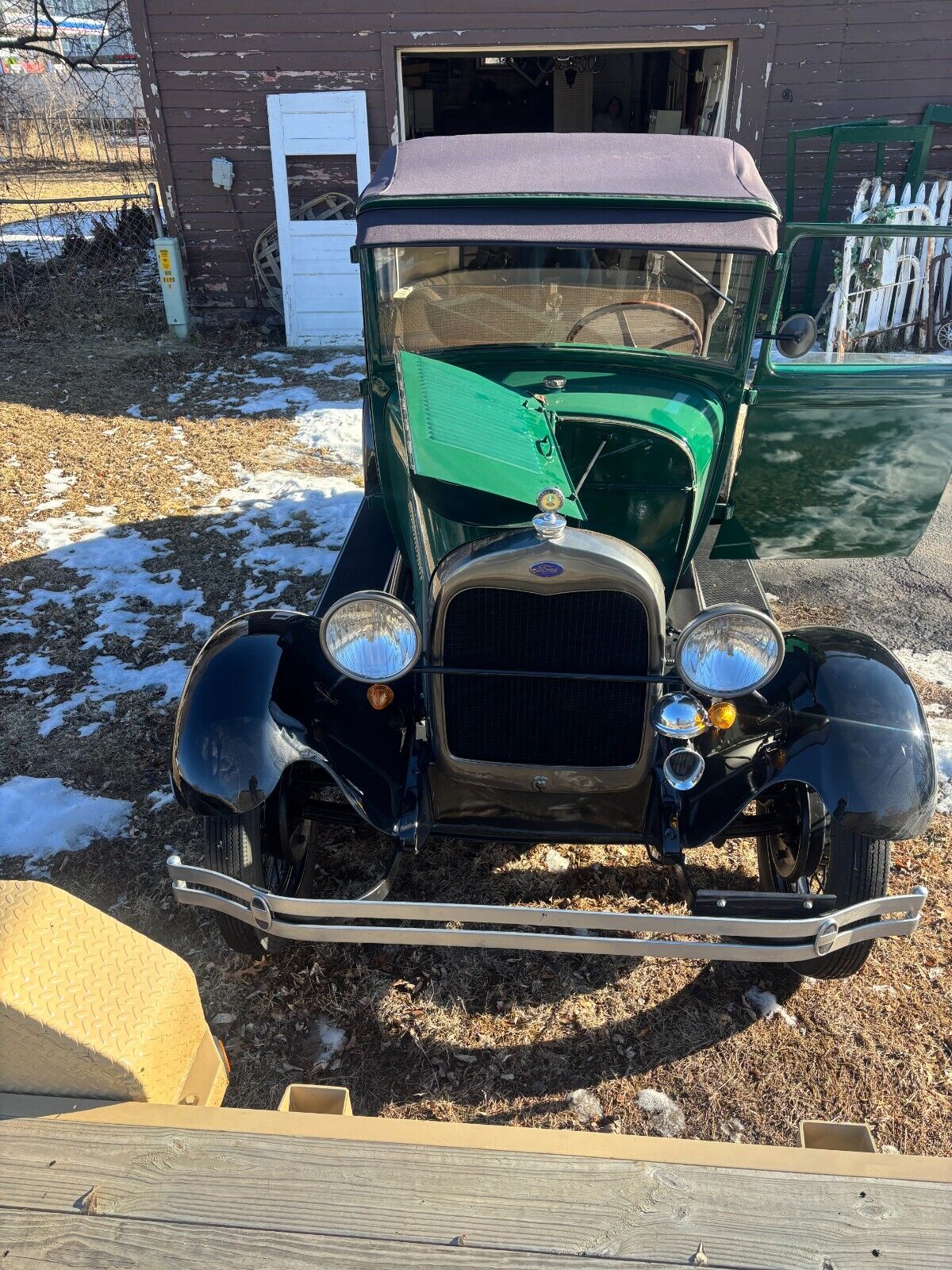 Ford-Model-A-Coupe-1928-Green-Tan-149119-2