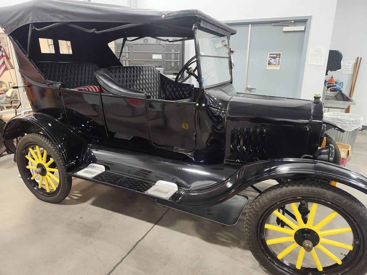 Ford-Model-t-1924-black-16-1