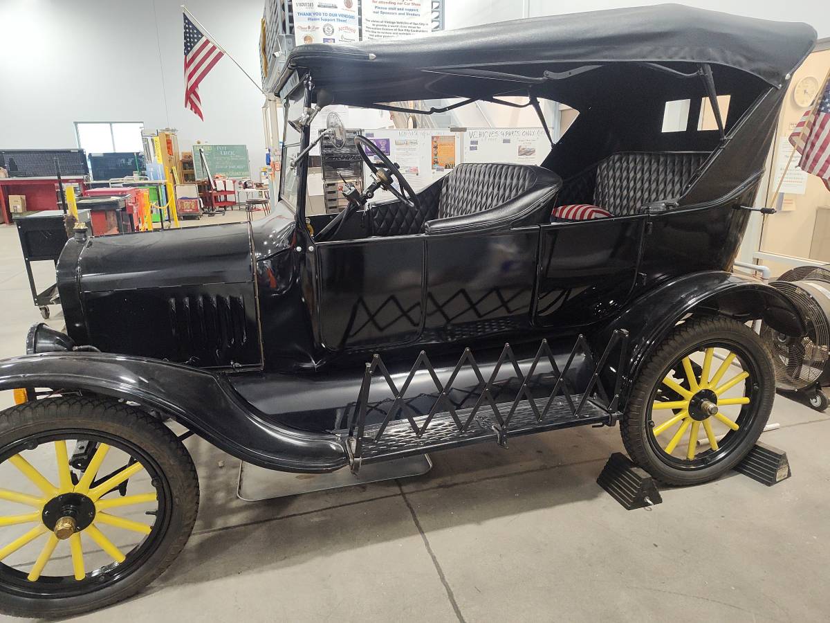 Ford-Model-t-1924-black-16