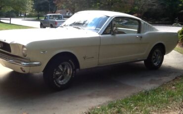 Ford-Mustang-1966-white-34121-10