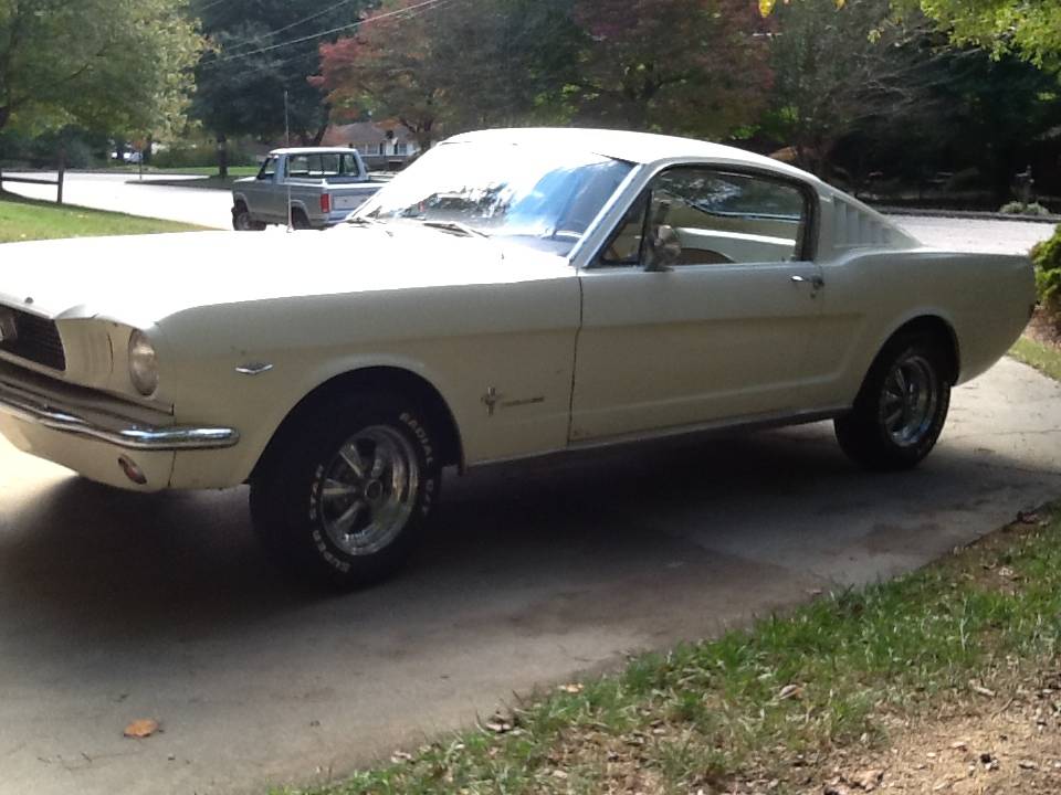 Ford-Mustang-1966-white-34121-10