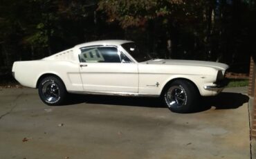 Ford-Mustang-1966-white-34121-2