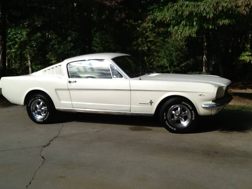 Ford-Mustang-1966-white-34121-3