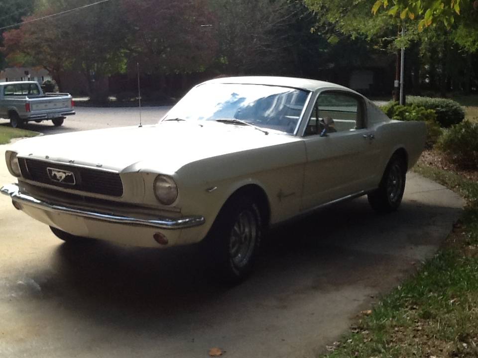 Ford-Mustang-1966-white-34121-8