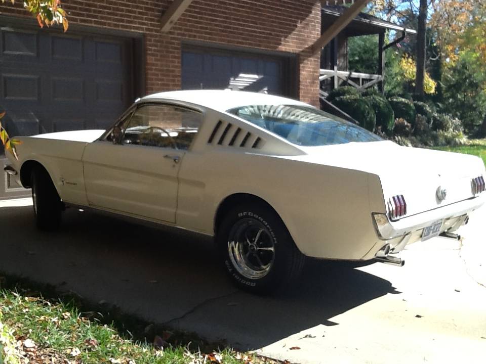 Ford-Mustang-1966-white-34121