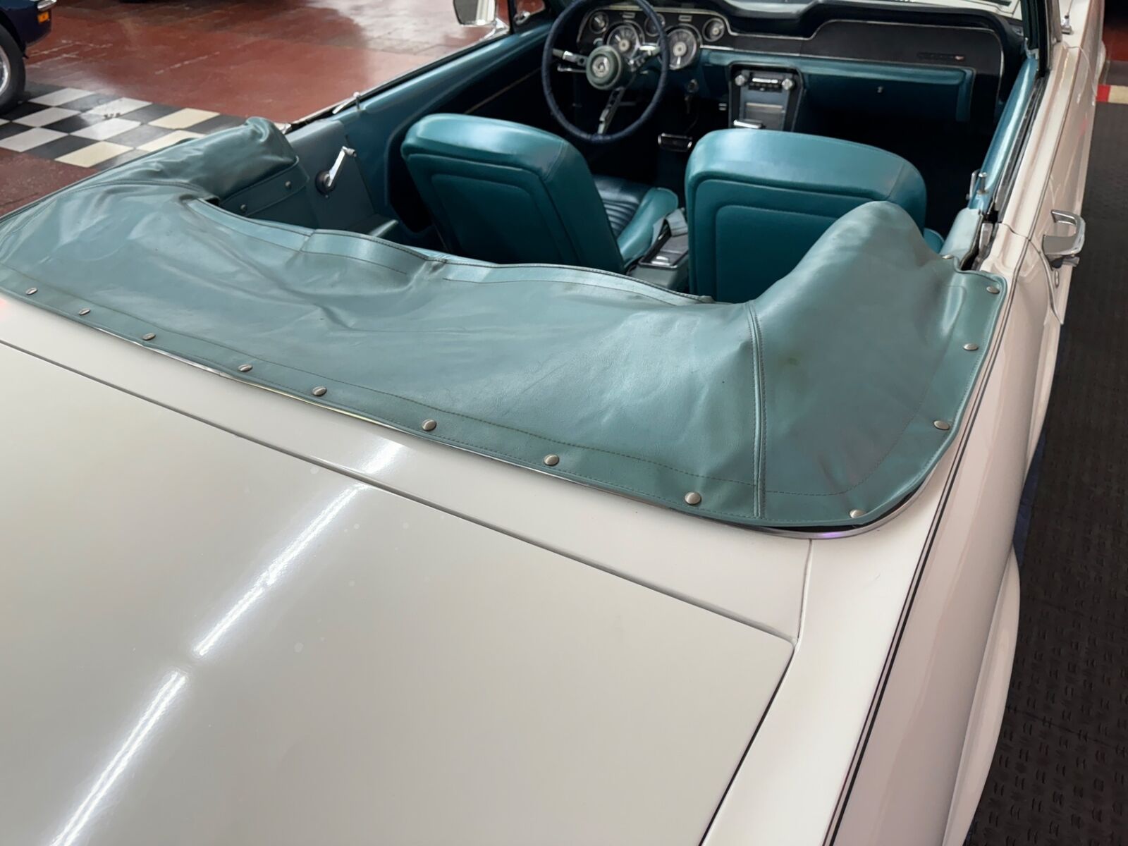 Ford-Mustang-Cabriolet-1967-White-Other-Color-0-21