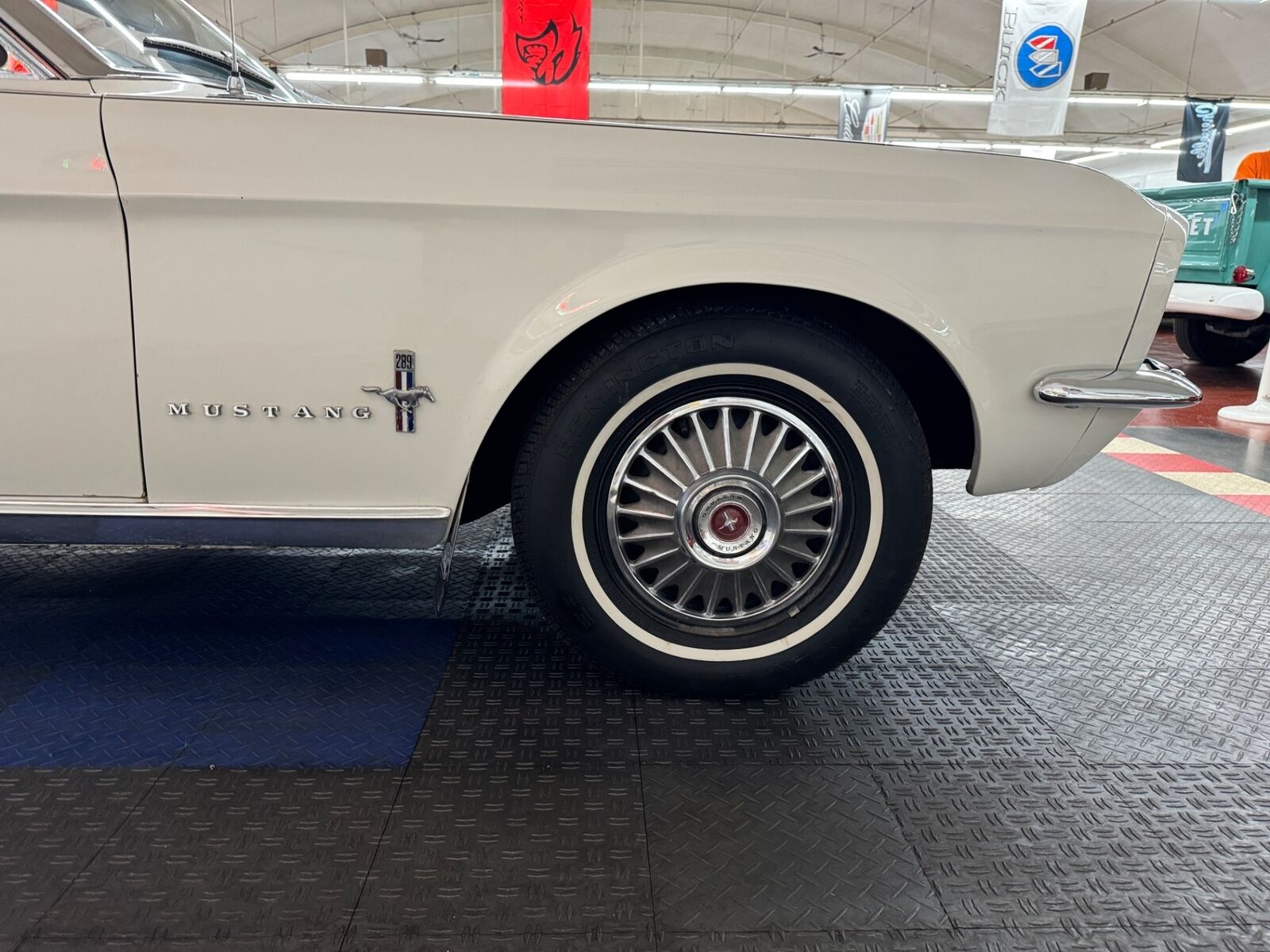 Ford-Mustang-Cabriolet-1967-White-Other-Color-0-32