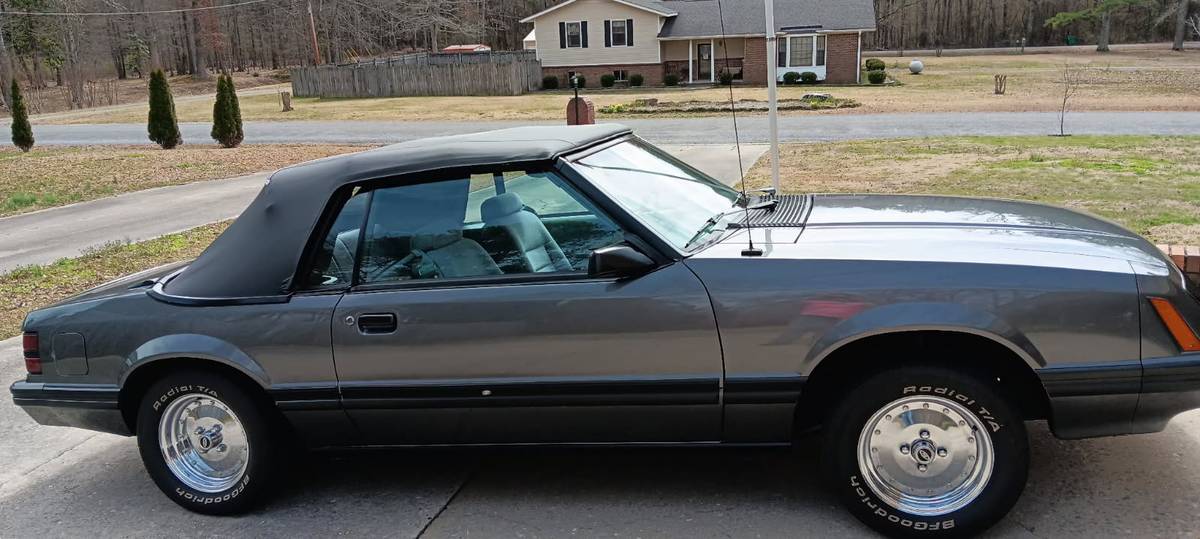 Ford-Mustang-convertible-1984-grey-8851