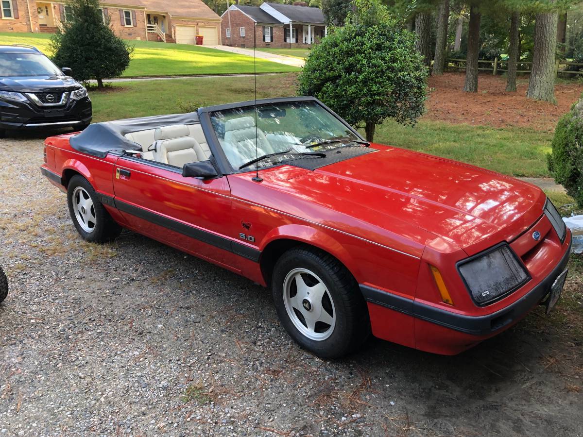 Ford-Mustang-convertible-1986-red-154201-11