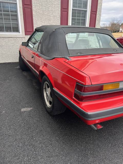 Ford-Mustang-convertible-1986-red-154201-3