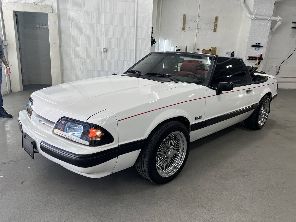 Ford-Mustang-convertible-1989-117482-1