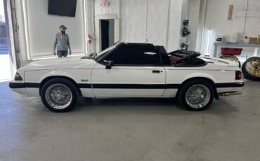 Ford-Mustang-convertible-1989-117482-2