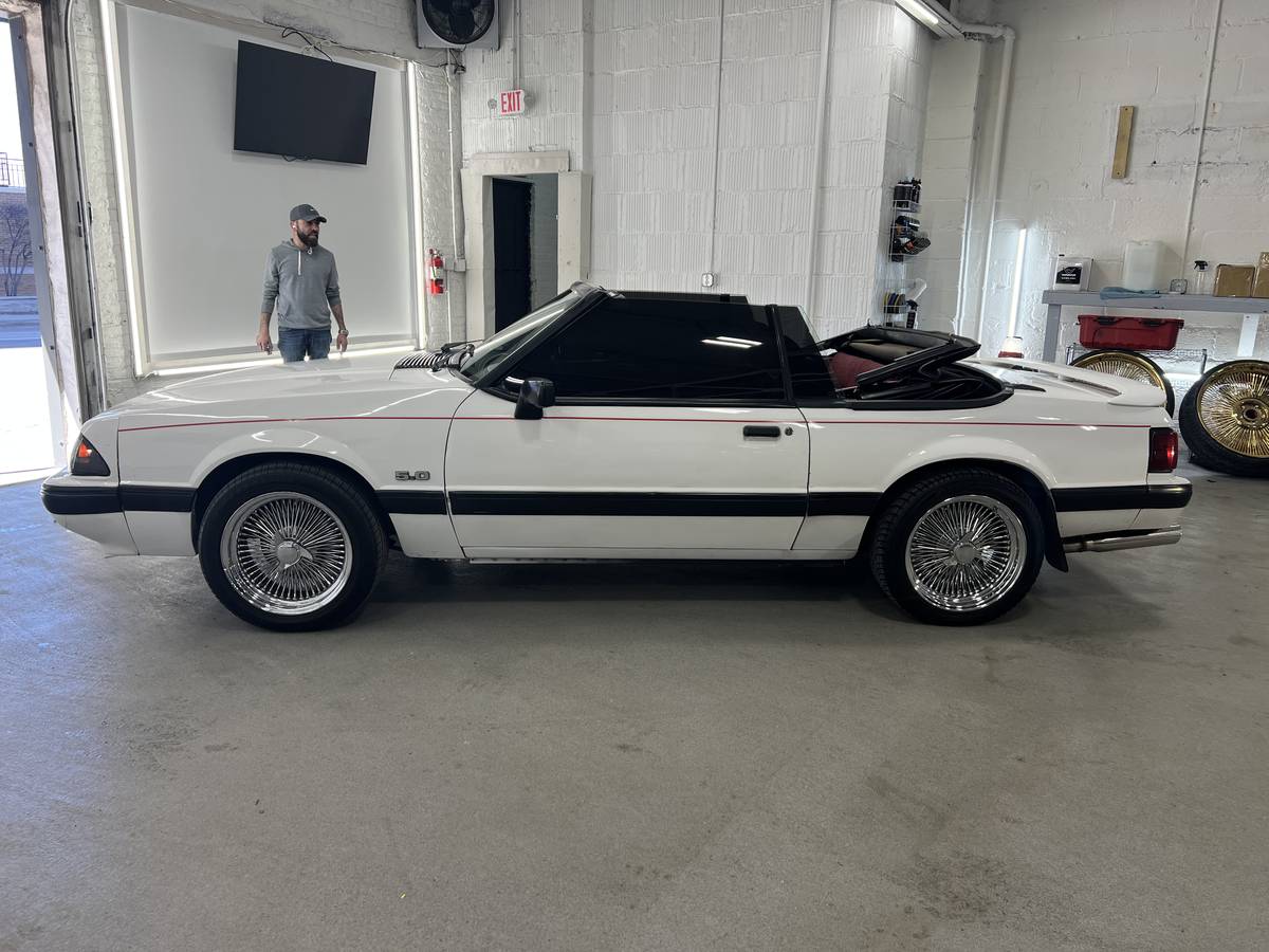 Ford-Mustang-convertible-1989-117482-2