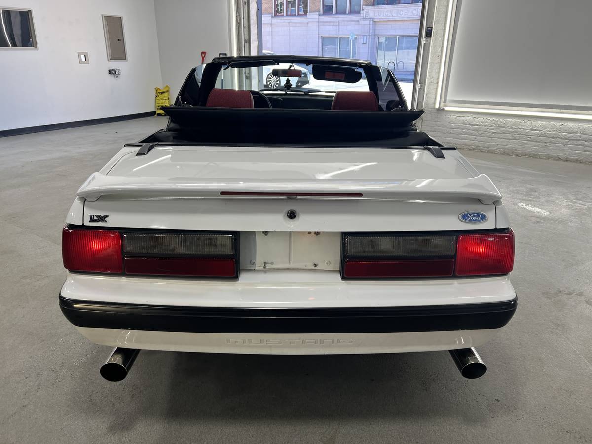 Ford-Mustang-convertible-1989-117482-4