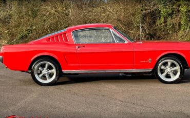 Ford-Mustang-fastback-1965-2-1