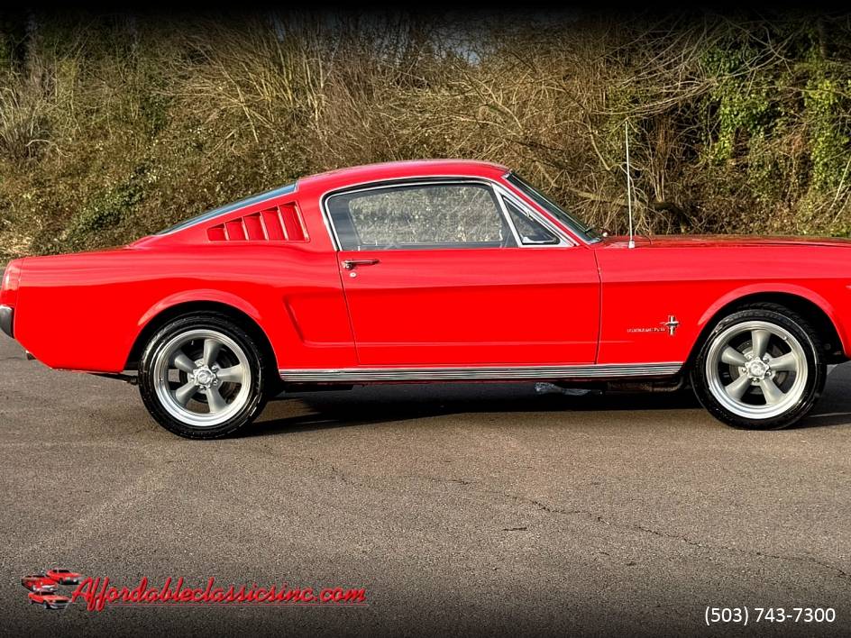 Ford-Mustang-fastback-1965-2-1