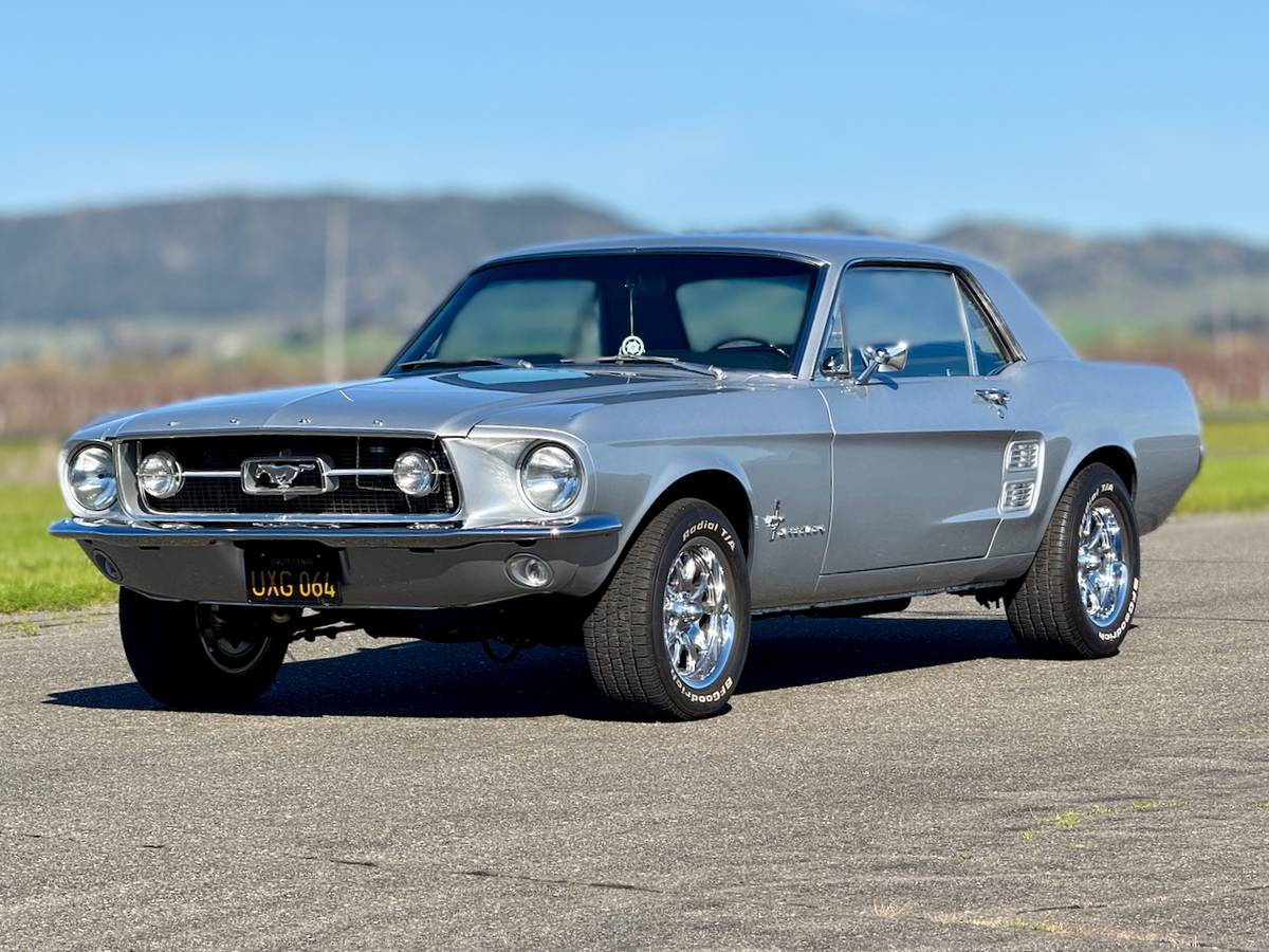 Ford-Mustang-restomod-1967-silver-322