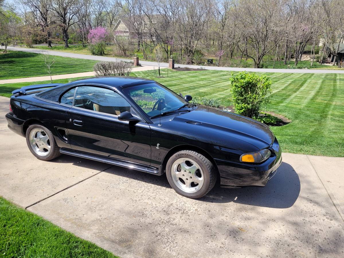 Ford-Mustang-svt-cobra-convertible-2d-1995-black-139980-1