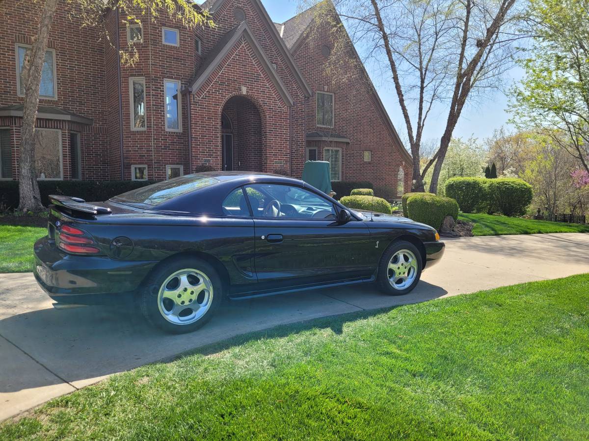 Ford-Mustang-svt-cobra-convertible-2d-1995-black-139980