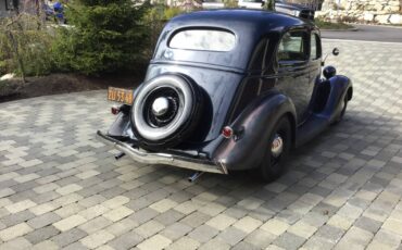 Ford-Sedan-1935-blue-80467-2