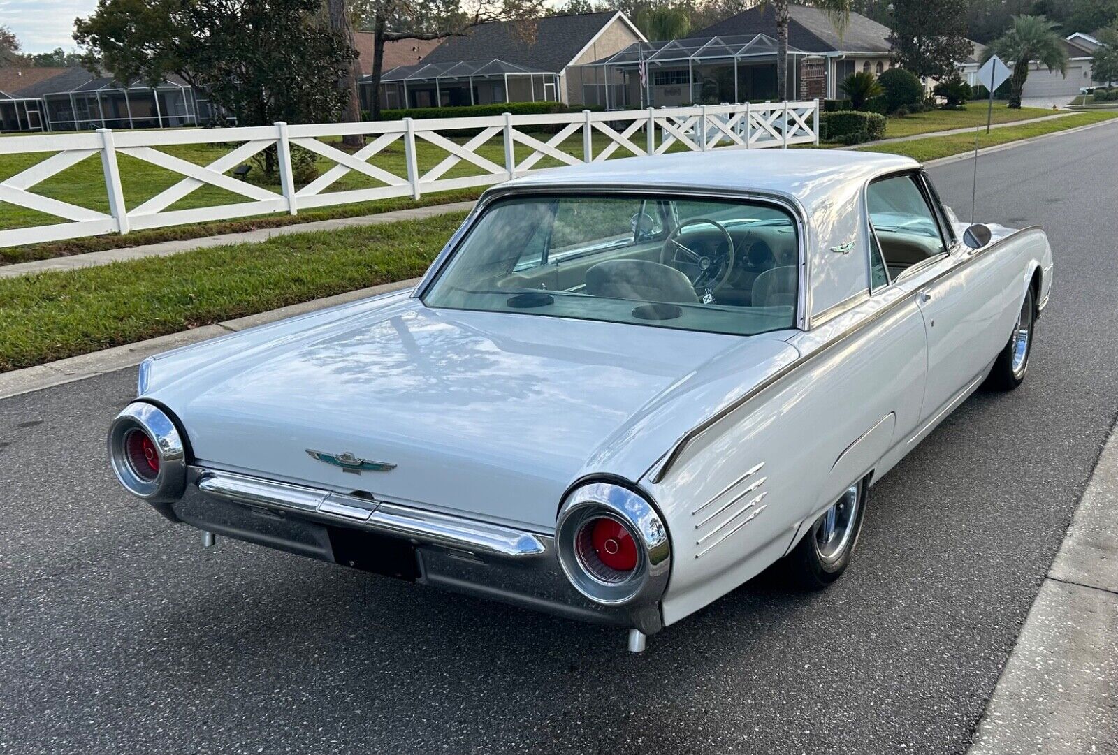 Ford-Thunderbird-Coupe-1961-White-off-white-125530-13