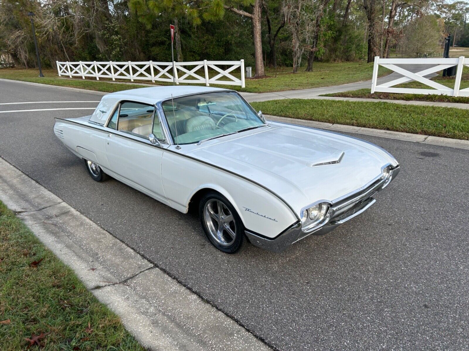 Ford-Thunderbird-Coupe-1961-White-off-white-125530-19