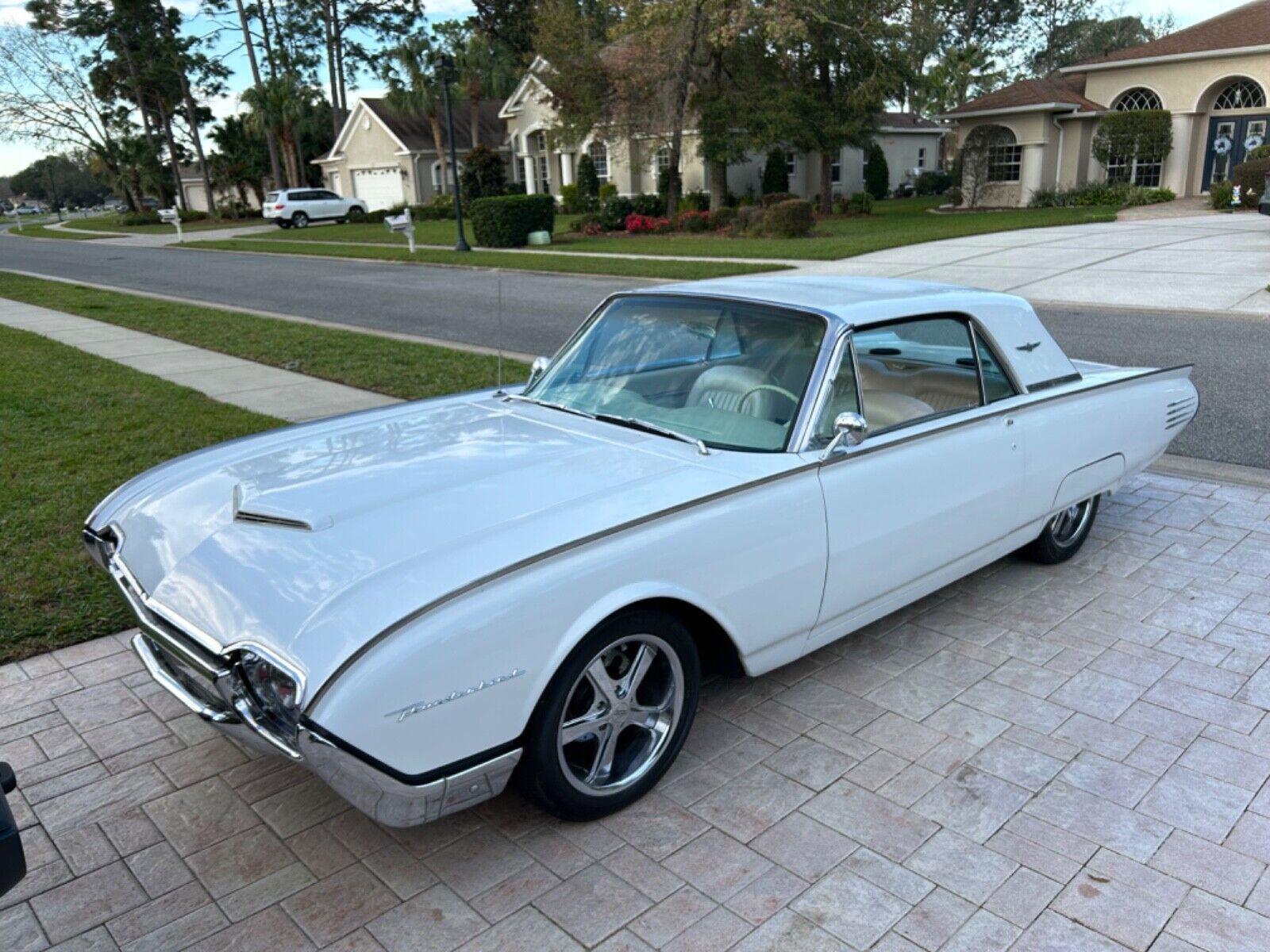 Ford-Thunderbird-Coupe-1961-White-off-white-125530-27