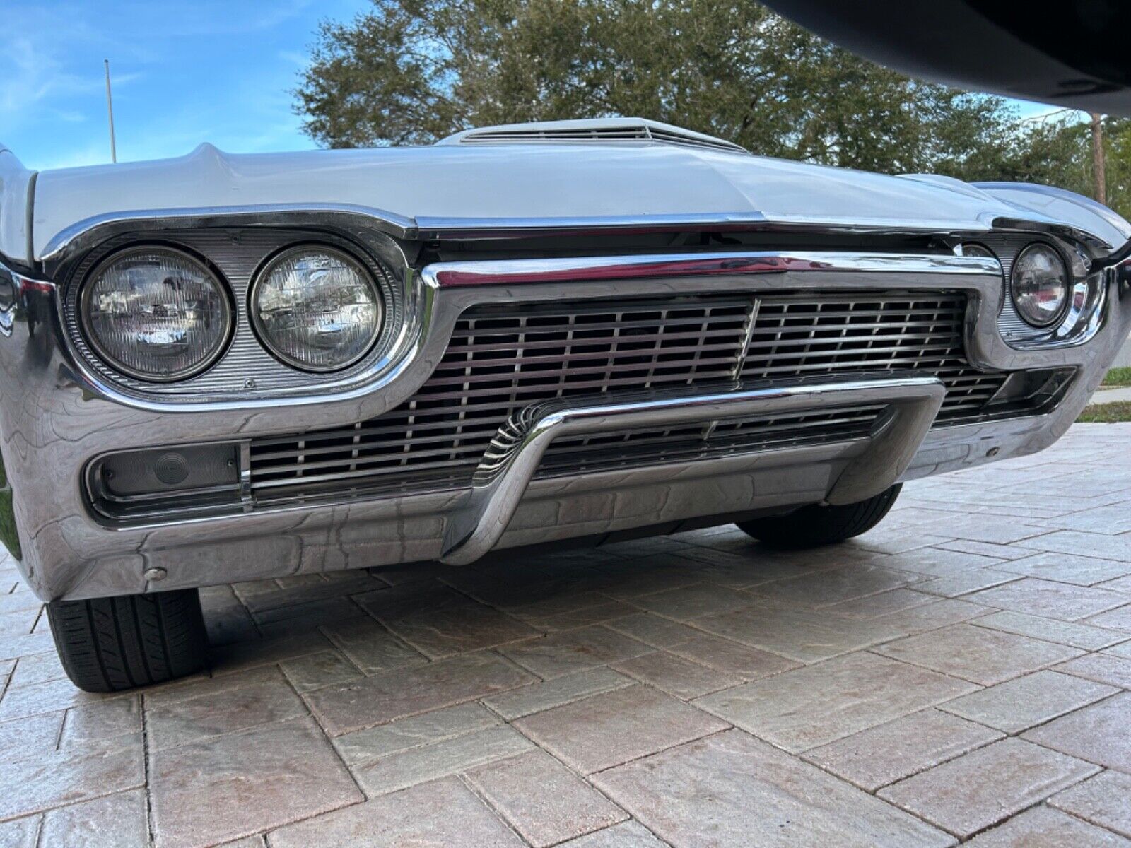 Ford-Thunderbird-Coupe-1961-White-off-white-125530-30