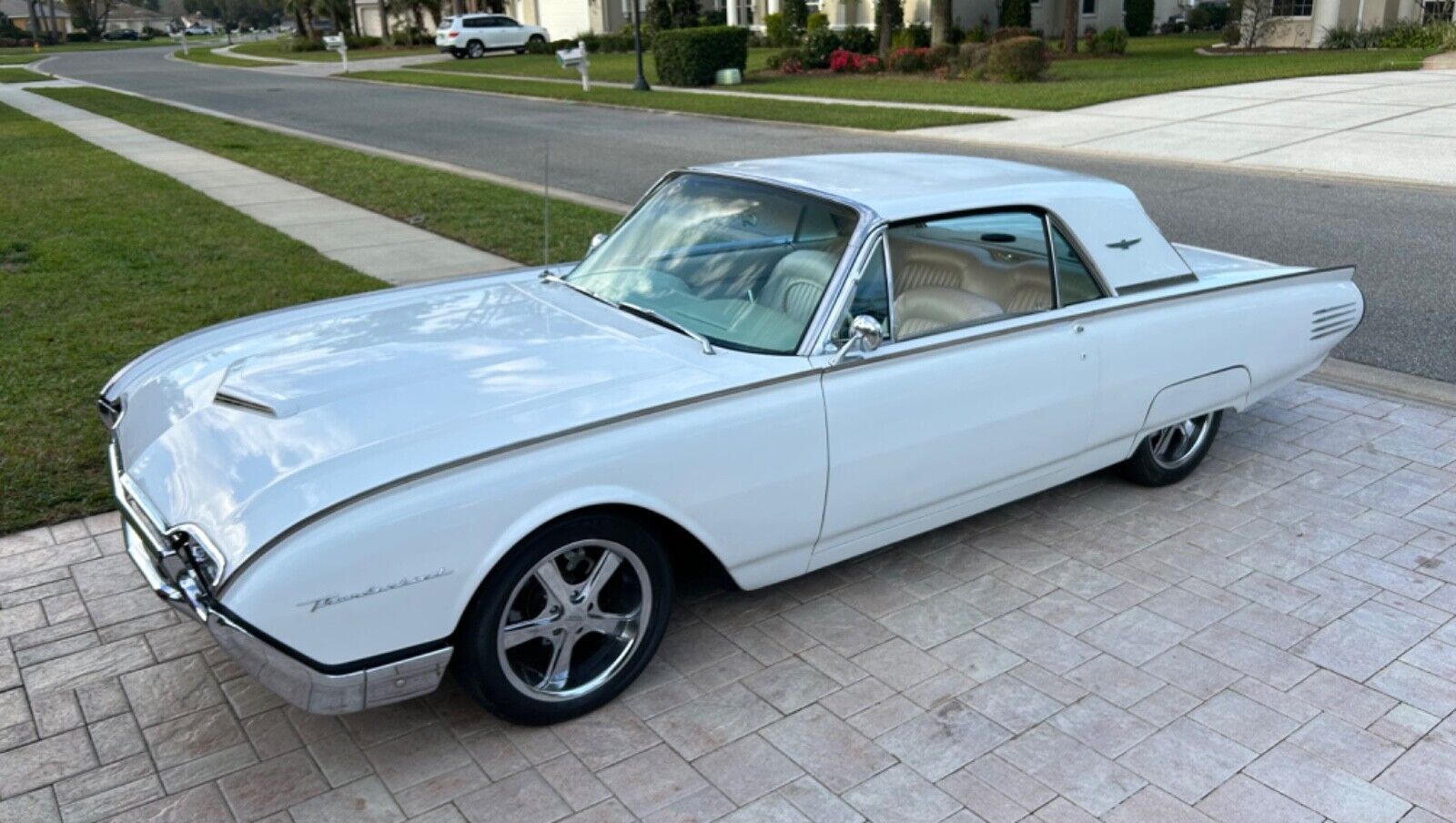 Ford-Thunderbird-Coupe-1961-White-off-white-125530-32