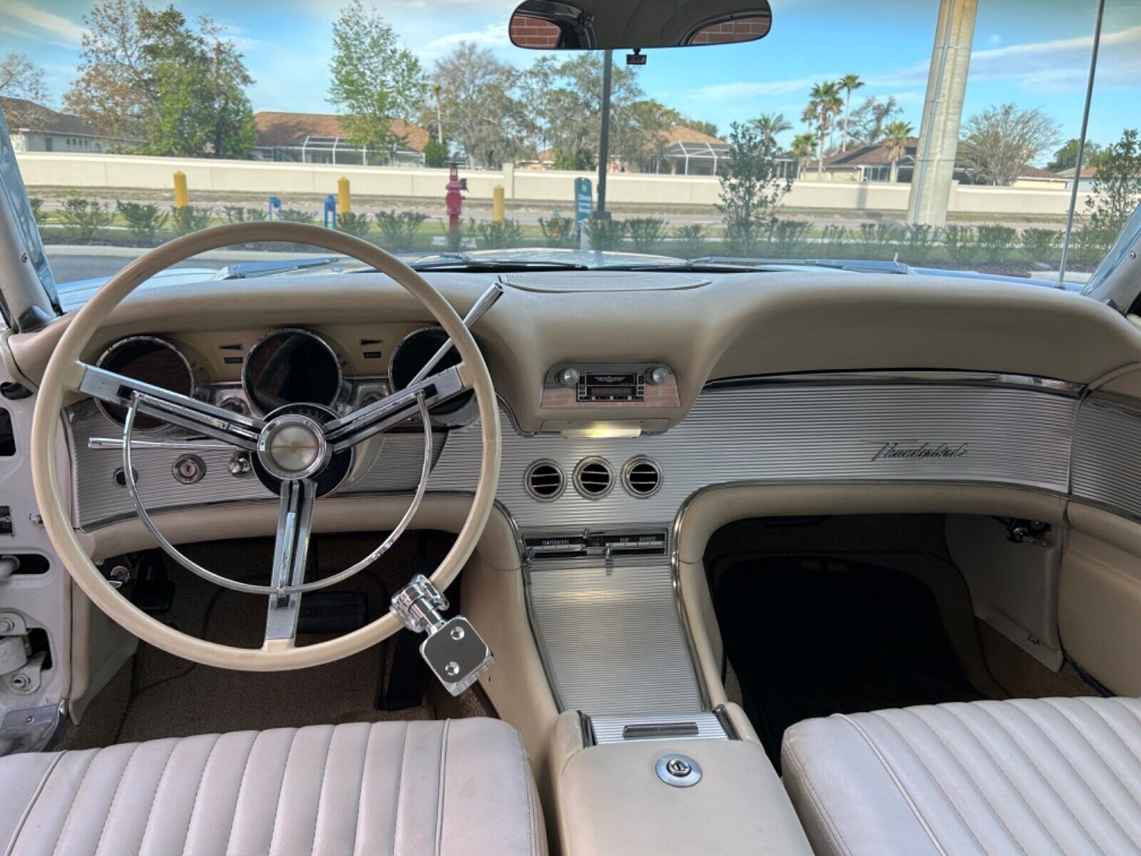 Ford-Thunderbird-Coupe-1961-White-off-white-125530-37