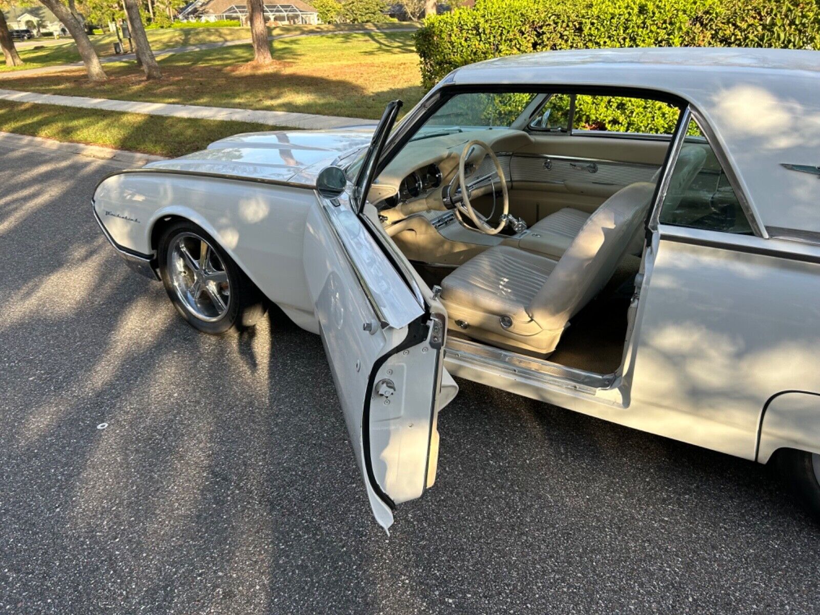 Ford-Thunderbird-Coupe-1961-White-off-white-125530-5