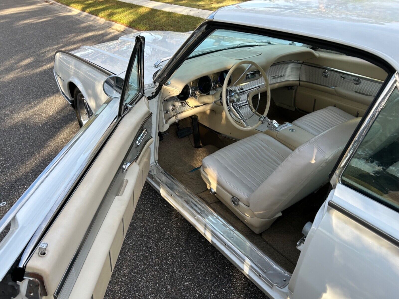 Ford-Thunderbird-Coupe-1961-White-off-white-125530-6