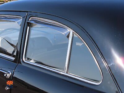 Ford-Tudor-Berline-1951-Black-Gray-97702-30