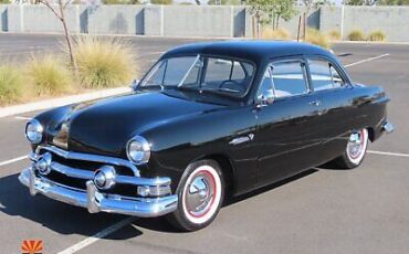 Ford-Tudor-Berline-1951-Black-Gray-97702-4