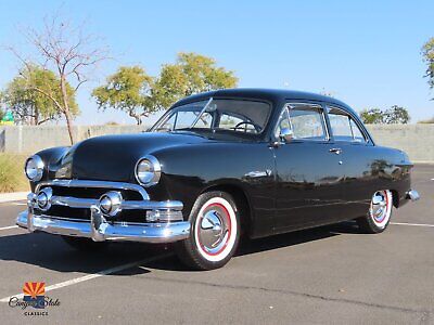 Ford-Tudor-Berline-1951-Black-Gray-97702-5