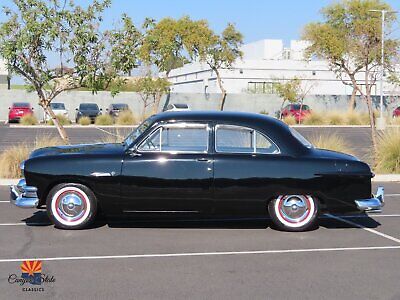 Ford-Tudor-Berline-1951-Black-Gray-97702-6