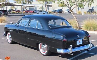 Ford-Tudor-Berline-1951-Black-Gray-97702-8