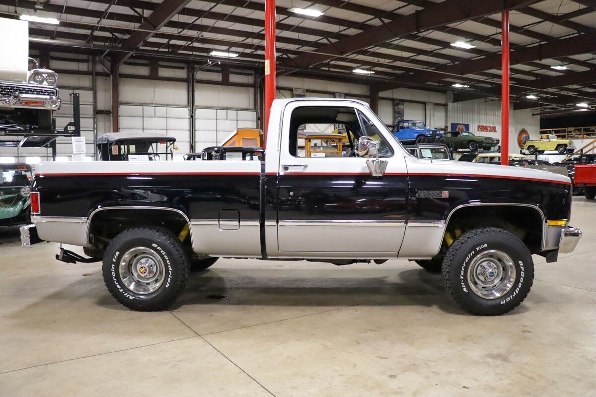 GMC-K1500-Pickup-1984-Silver-Gray-115364-9