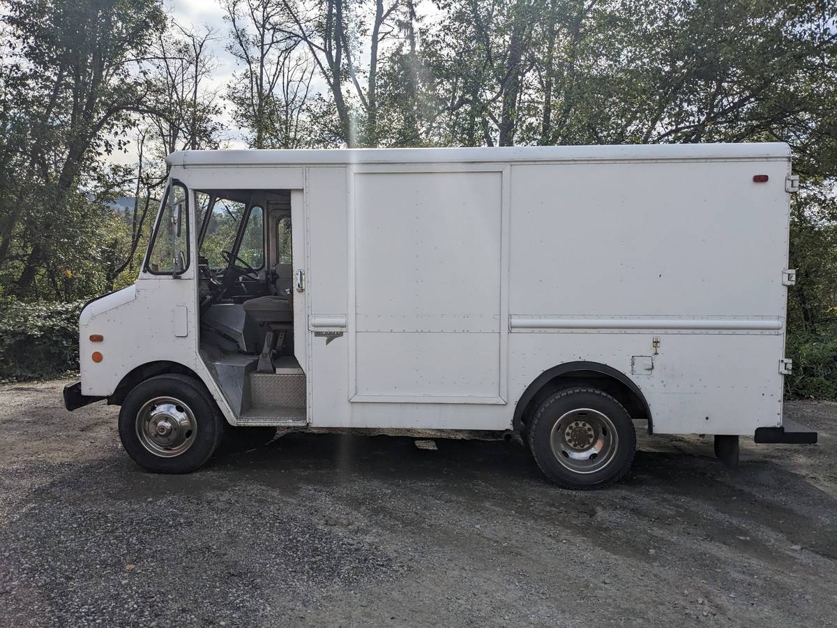 Gmc-Heavy-duty-cube-van-1987-white-64374