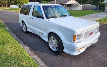 Gmc-Typhoon-1993-white-157715-3