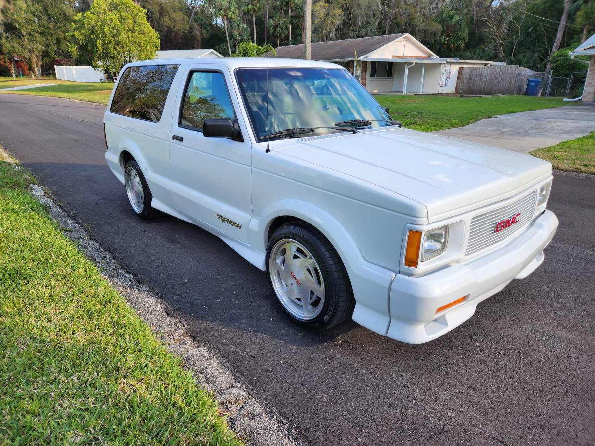 Gmc-Typhoon-1993-white-157715-3