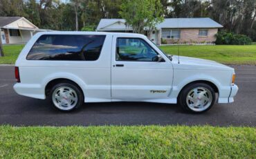 Gmc-Typhoon-1993-white-157715-4