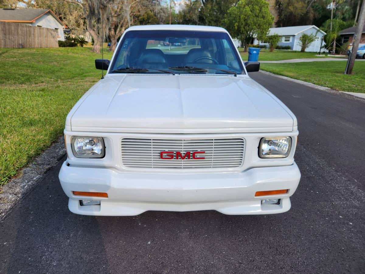 Gmc-Typhoon-1993-white-157715-6