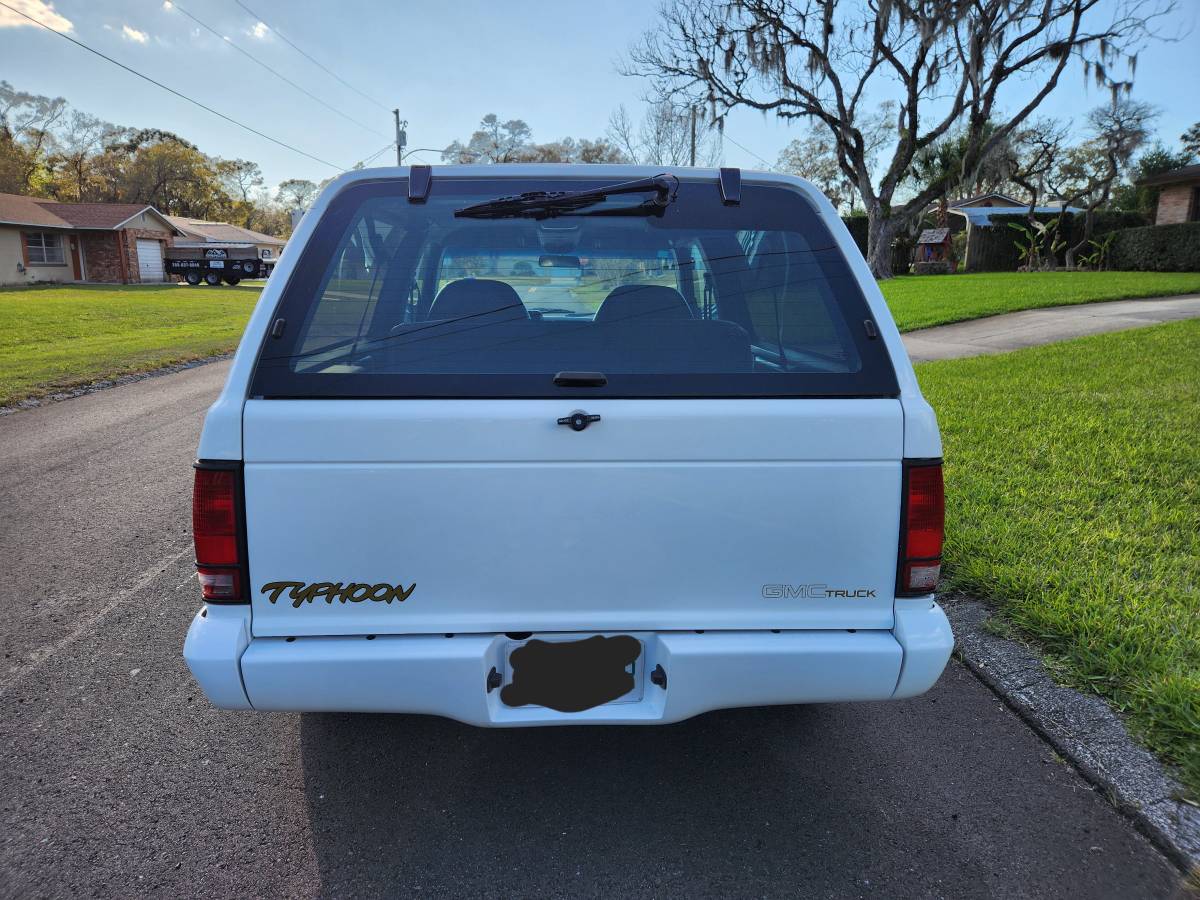 Gmc-Typhoon-1993-white-157715-7