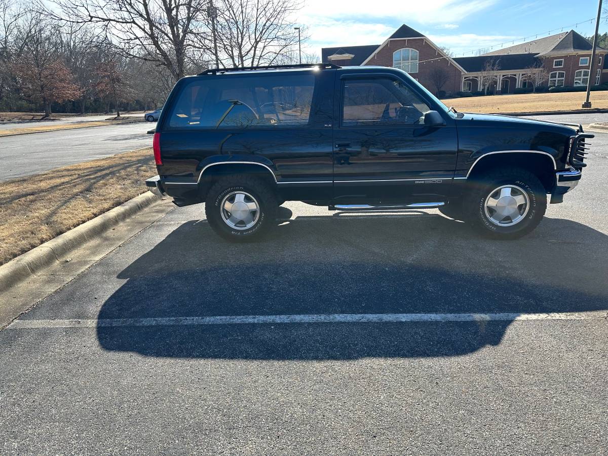 Gmc-Yukon-sle-1993-black-284853-1