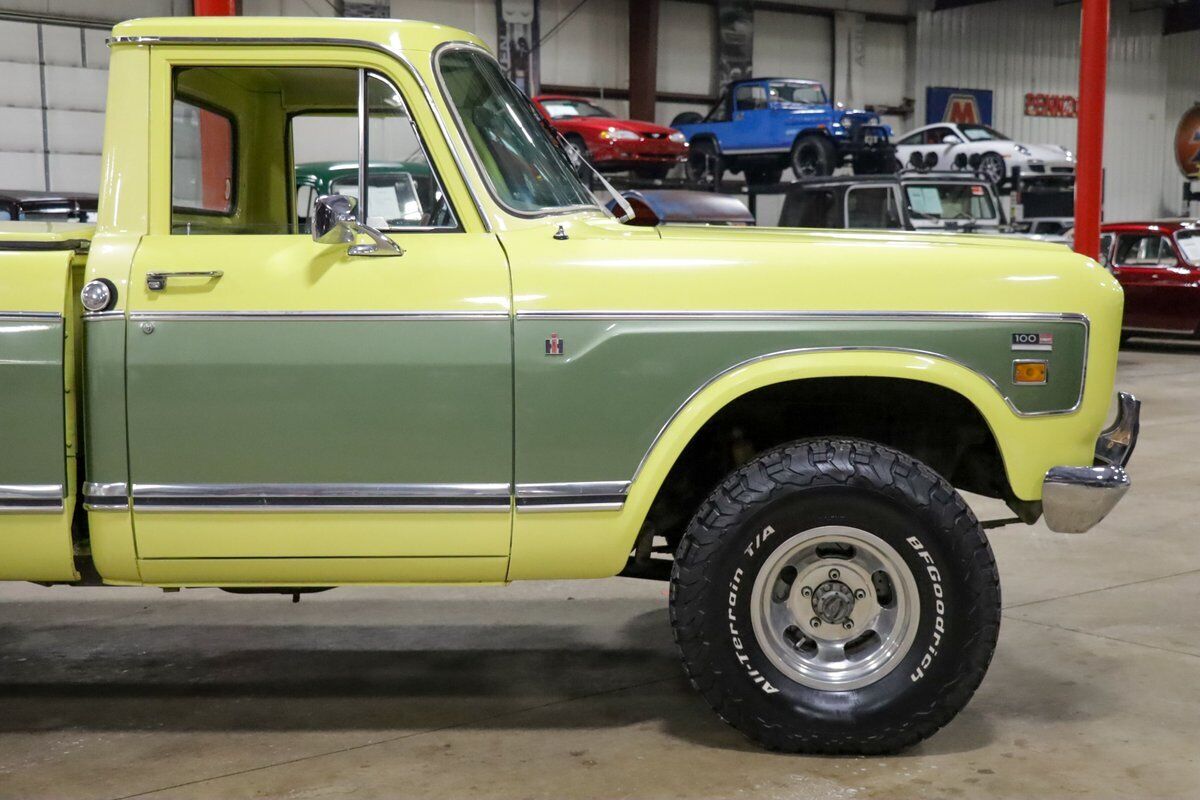 International-Harvester-100-Pickup-1974-Yellow-Tan-122236-10