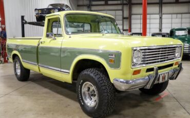 International-Harvester-100-Pickup-1974-Yellow-Tan-122236-11