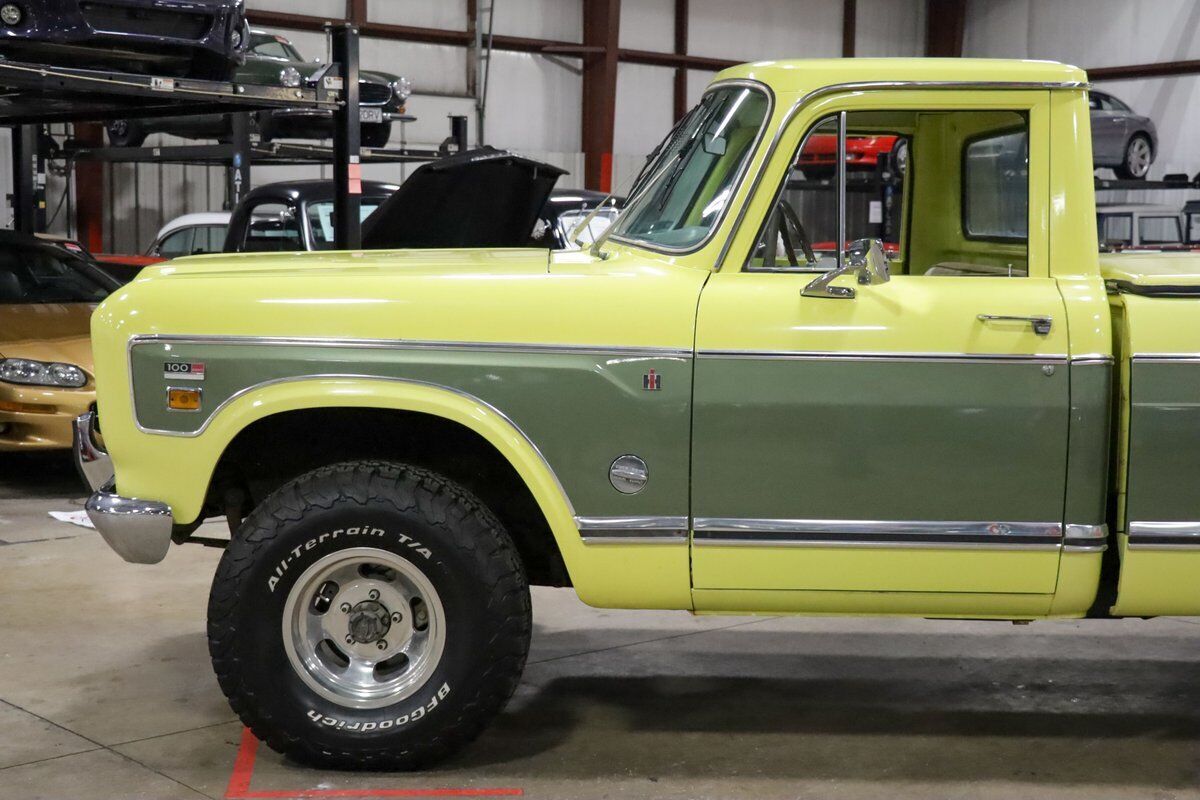 International-Harvester-100-Pickup-1974-Yellow-Tan-122236-2