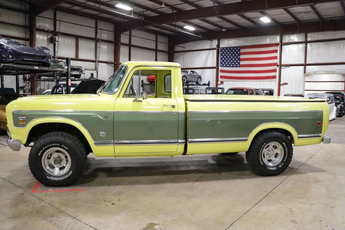 International-Harvester-100-Pickup-1974-Yellow-Tan-122236-3