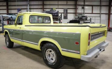 International-Harvester-100-Pickup-1974-Yellow-Tan-122236-5